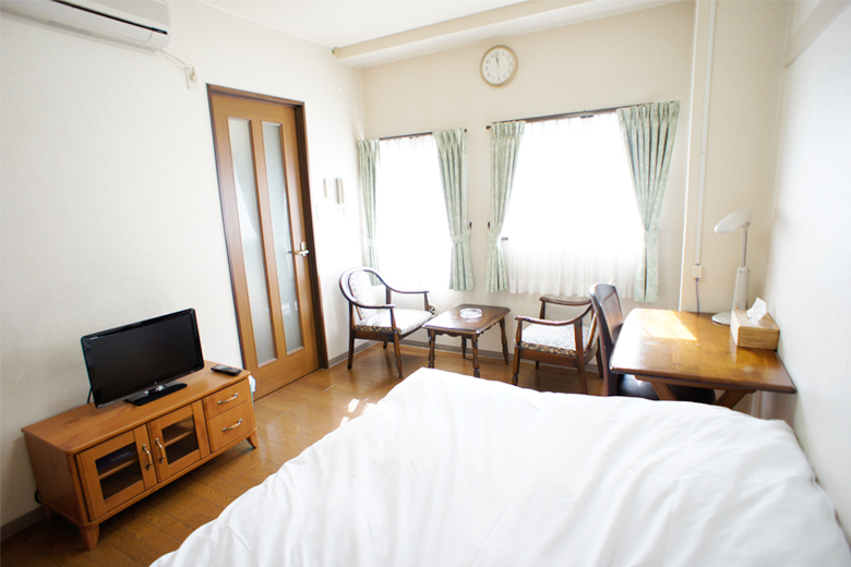 ダブルベッドルーム